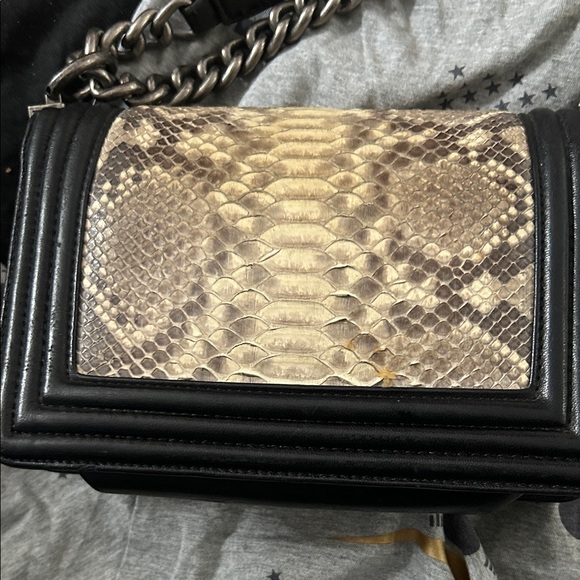 Chic Python Leather Crossbody Bag - Picture 11 of 12
